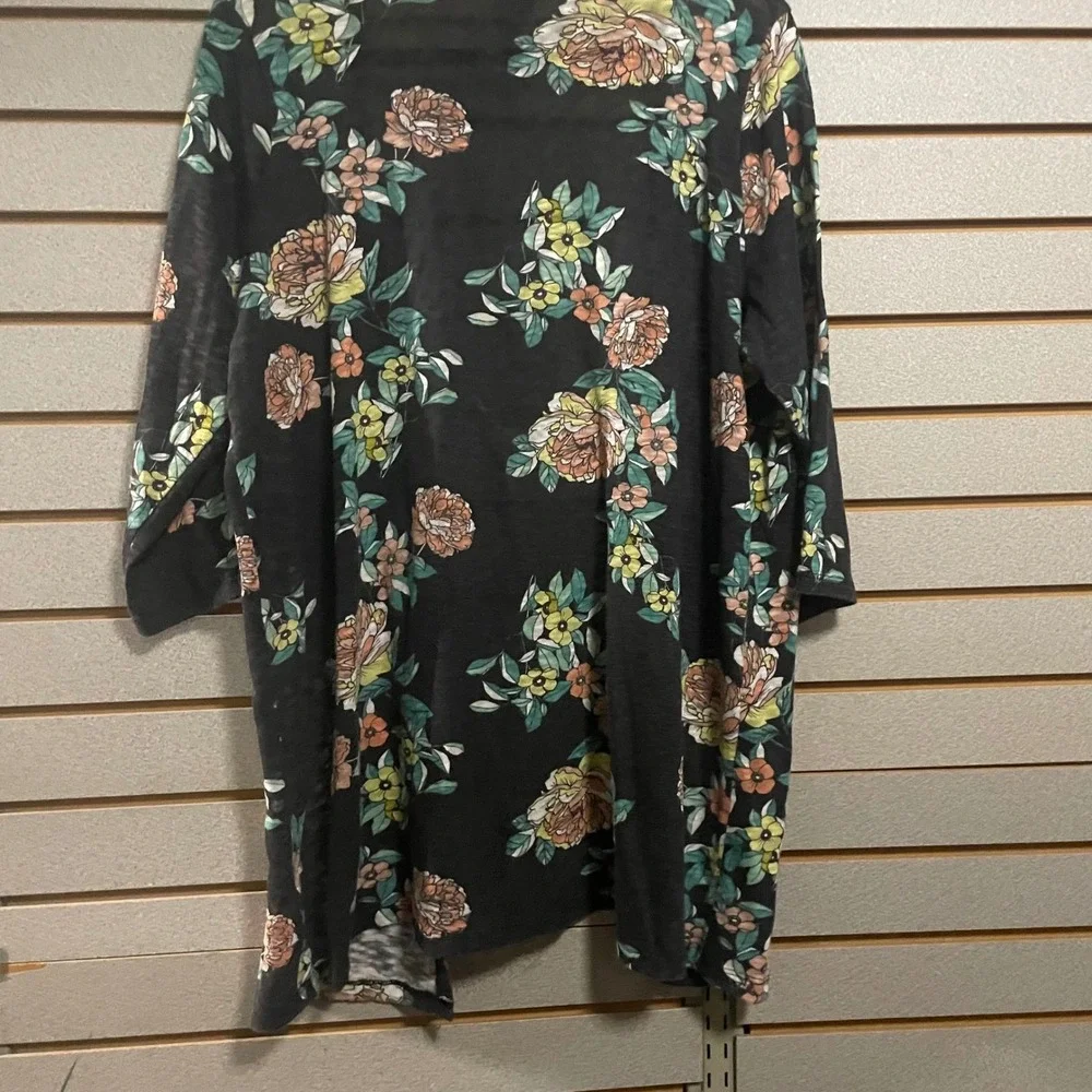 Torrid Black Floral Kimono Cardigan Size 2 Lightweight Open Front Plus size XXL‎ - Picture 5 of 6